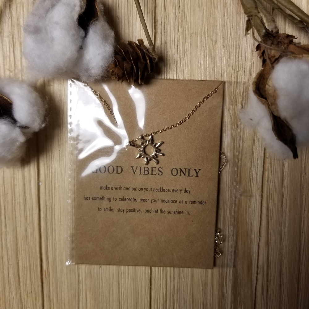🌞🌞Super Cute Good Vibes Only necklace  in GOLD - Picture 5 of 14